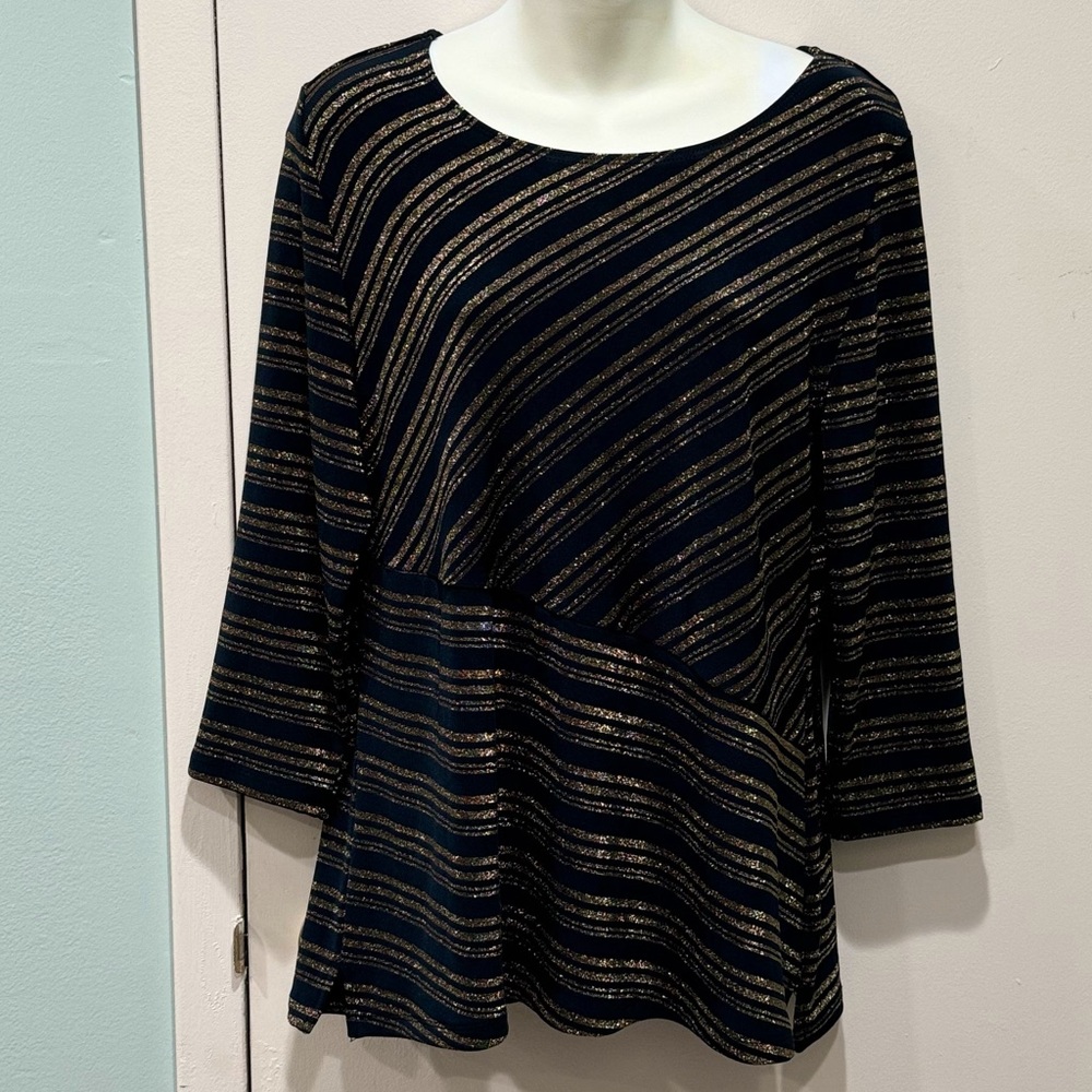 EUC Size 1 US M Chico’s Travelers Black & Gold Top Tunic